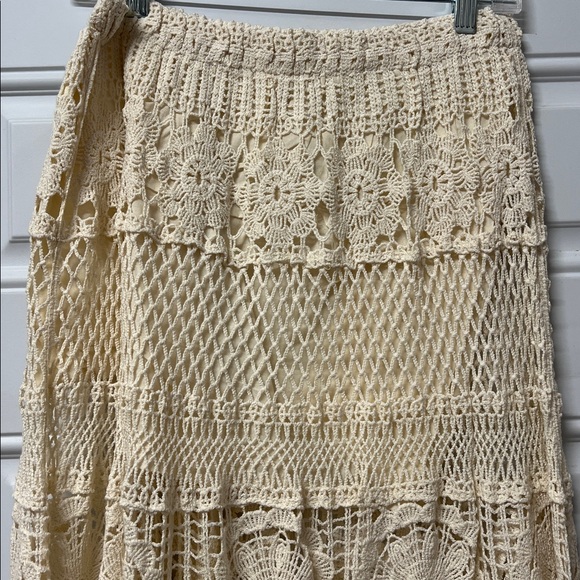 POL ivory crochet maxi skirt with 13 in lining size : one size - Picture 2 of 8